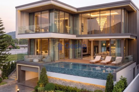 House in Pattaya, Thailand 5 bedrooms № 195874