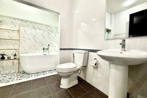 House in Pattaya, Thailand 3 bedrooms № 159123 - photo 20