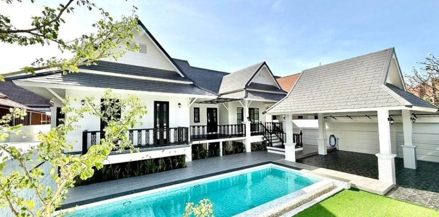 House in Pattaya, Thailand 3 bedrooms № 159123