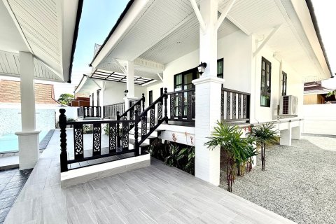 House in Pattaya, Thailand 3 bedrooms № 159123 - photo 23