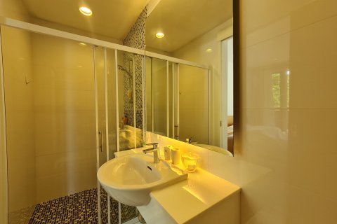 Condo in Hua Hin, Thailand, 2 bedrooms  № 159121 - photo 11