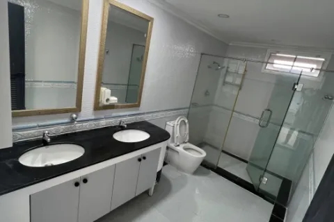 คอนโดมิเนียมในวัฒนา, กรุงเทพฯ, ประเทศไทย, 4 ห้องนอน № 215630 - รูปถ่าย 26