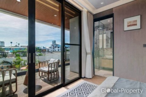 Casa de 4 dormitorios en Pattaya, Tailandia № 209475 - foto 15