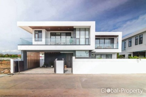 House in Pattaya, Thailand 4 bedrooms № 209475