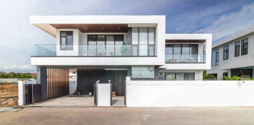 Casa de 4 dormitorios en Pattaya, Tailandia № 209475