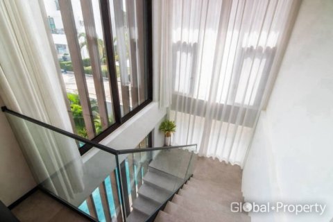 Casa de 4 dormitorios en Pattaya, Tailandia № 209475 - foto 19