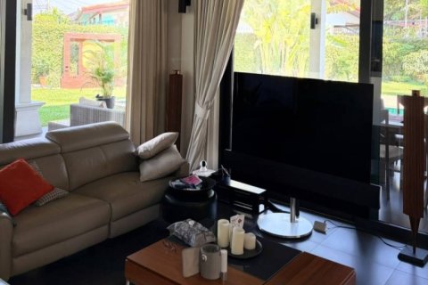 Casa de 4 dormitorios en Pattaya, Tailandia № 209476 - foto 15