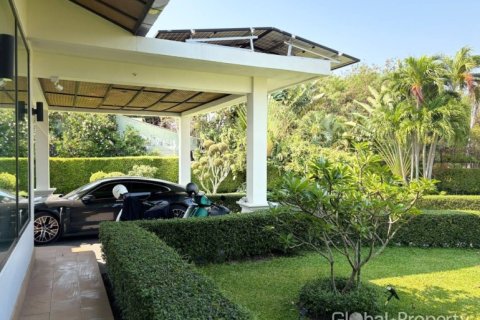 Casa de 4 dormitorios en Pattaya, Tailandia № 209476 - foto 12
