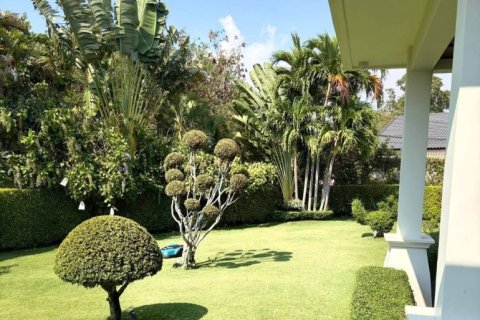 Casa de 4 dormitorios en Pattaya, Tailandia № 209476 - foto 10