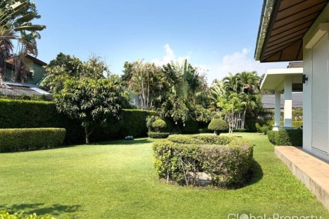 Casa de 4 dormitorios en Pattaya, Tailandia № 209476 - foto 9