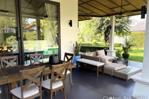 Casa de 4 dormitorios en Pattaya, Tailandia № 209476 - foto 6