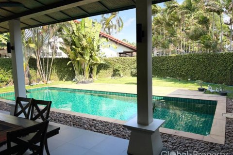 Casa de 4 dormitorios en Pattaya, Tailandia № 209476 - foto 4