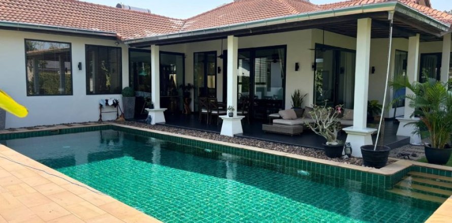 Casa de 4 dormitorios en Pattaya, Tailandia № 209476