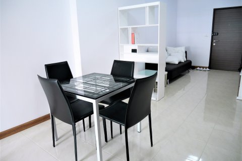 Condo in Bangkok, Thailand, 1 bedroom  № 143992 - photo 3