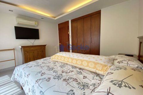 Condo in Pattaya, Thailand, 2 bedrooms № 197338 - photo 11