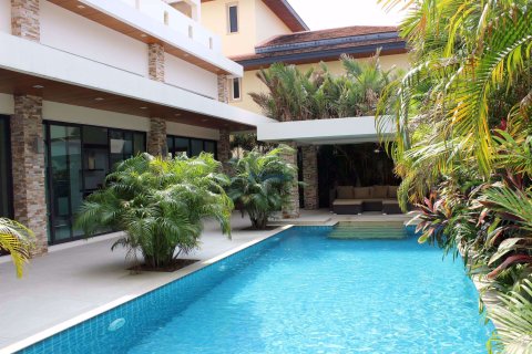 House in Pattaya, Thailand 4 bedrooms № 197337 - photo 22