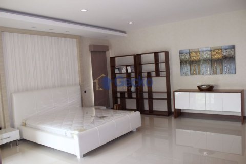 House in Pattaya, Thailand 4 bedrooms № 197337 - photo 7