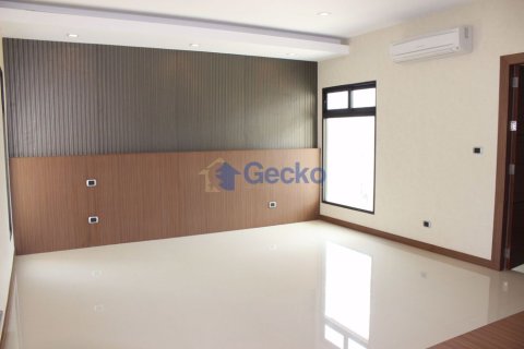 House in Pattaya, Thailand 4 bedrooms № 197337 - photo 9