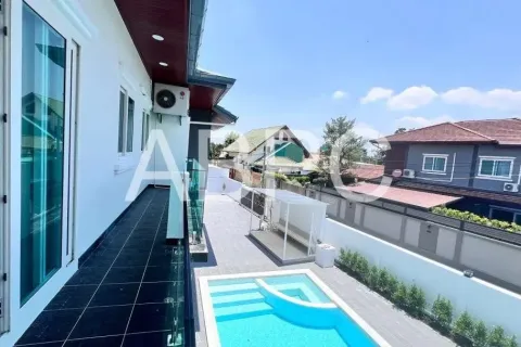 Casa de 4 dormitorios en Pattaya, Tailandia № 212002 - foto 8