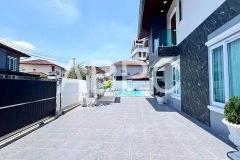 Casa de 4 dormitorios en Pattaya, Tailandia № 212002 - foto 10