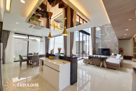 Villa on Surin Beach, Thailand 4 bedrooms № 179534 - photo 2