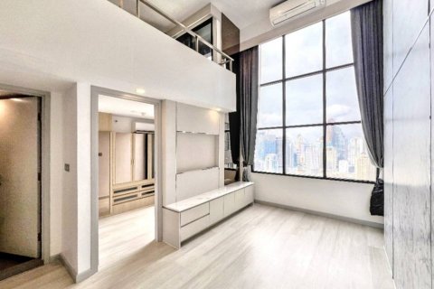 Duplex in Bangkok, Thailand 1 bedroom № 119227 - photo 1