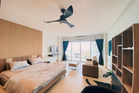 Condo in Chon Buri, Thailand, 1 bedroom  № 162868 - photo 3