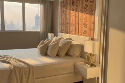 Condo in Watthana, Bangkok, Thailand, 3 bedrooms  № 133856 - photo 6