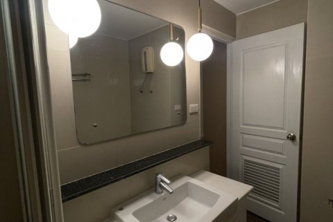 Condo in Watthana, Bangkok, Thailand, 3 bedrooms  № 133856 - photo 14