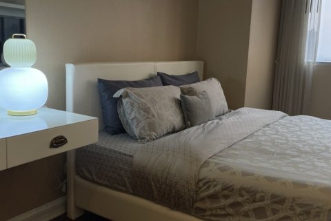 Condo in Watthana, Bangkok, Thailand, 3 bedrooms  № 133856 - photo 8