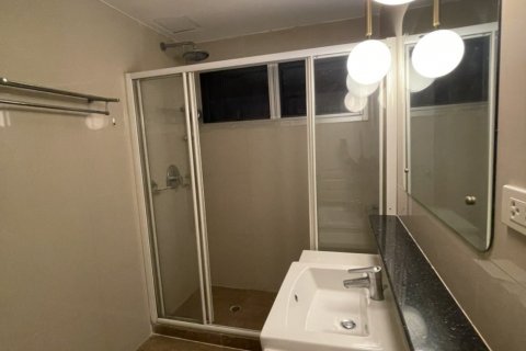 Condo in Watthana, Bangkok, Thailand, 3 bedrooms  № 133856 - photo 12