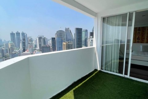 Condo in Watthana, Bangkok, Thailand, 3 bedrooms  № 133856 - photo 17