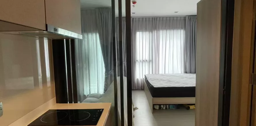 Studio dans le Condo à Ratchathewi, Bangkok, Thaïlande  № 145470
