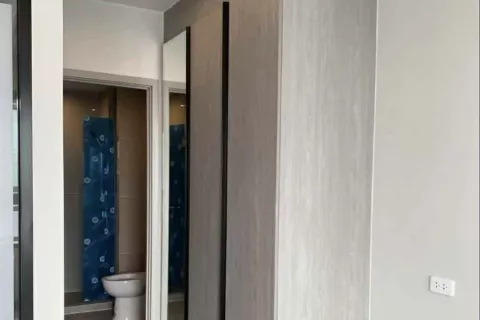 Studio dans le Condo à Bang Kapi, Bangkok, Thaïlande  № 145471 - photo 2