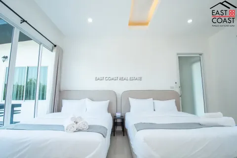 Casa de 4 dormitorios en Pattaya, Tailandia № 213006 - foto 4
