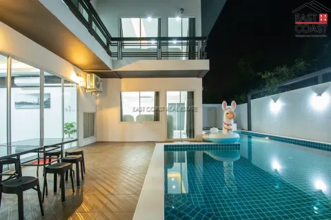 Casa de 4 dormitorios en Pattaya, Tailandia № 213006 - foto 6