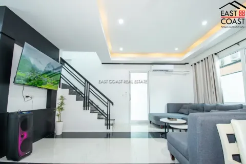Casa de 4 dormitorios en Pattaya, Tailandia № 213006 - foto 8