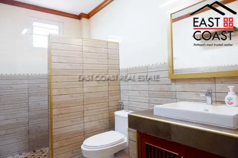 Casa de 4 dormitorios en Pattaya, Tailandia № 213005 - foto 15