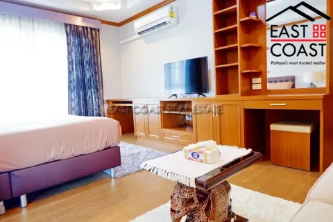 Casa de 4 dormitorios en Pattaya, Tailandia № 213005 - foto 12