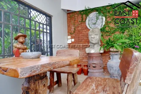 Casa de 4 dormitorios en Pattaya, Tailandia № 213005 - foto 4