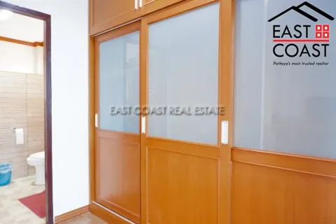 Casa de 4 dormitorios en Pattaya, Tailandia № 213005 - foto 14