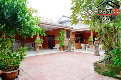 Casa de 4 dormitorios en Pattaya, Tailandia № 213005 - foto 24