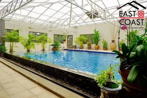 Casa de 4 dormitorios en Pattaya, Tailandia № 213005 - foto 3