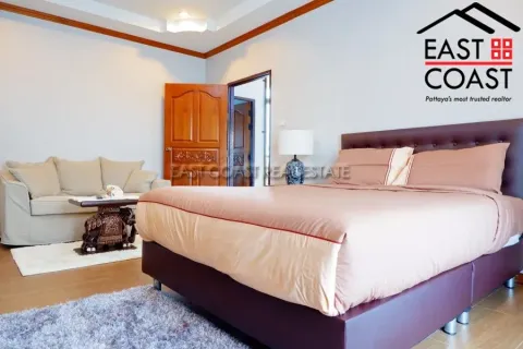 Casa de 4 dormitorios en Pattaya, Tailandia № 213005 - foto 11