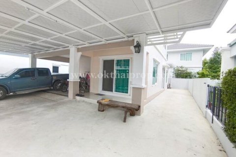 House in Samut Sakhon, Thailand 4 bedrooms № 167716 - photo 2