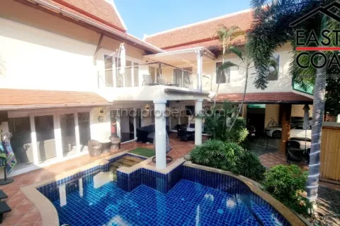 Casa de 4 dormitorios en Jomtien Beach, Pattaya, Tailandia № 212821 - foto 17