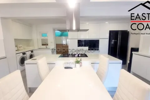 Casa de 4 dormitorios en Jomtien Beach, Pattaya, Tailandia № 212821 - foto 8