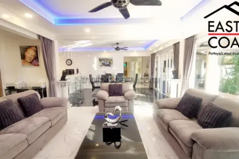 Casa de 4 dormitorios en Jomtien Beach, Pattaya, Tailandia № 212821 - foto 3