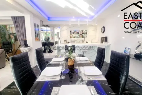 Casa de 4 dormitorios en Jomtien Beach, Pattaya, Tailandia № 212821 - foto 4