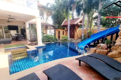 Casa de 4 dormitorios en Jomtien Beach, Pattaya, Tailandia № 212821 - foto 2
